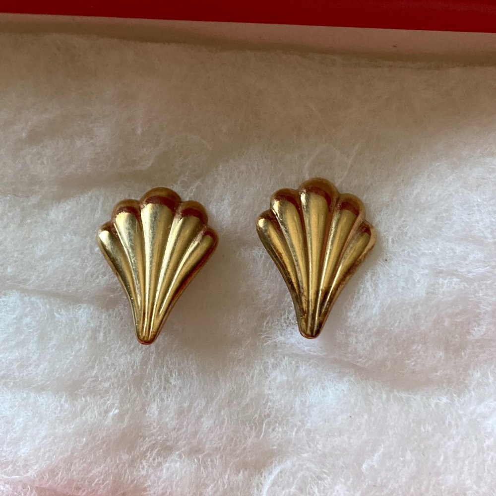 14K Gold Seashell Shaped Earrings by Carla Vintage